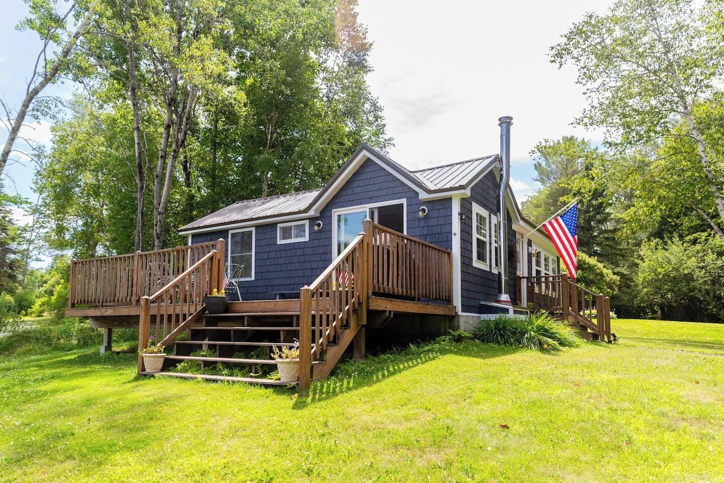 Little Blue Cottage on the lake