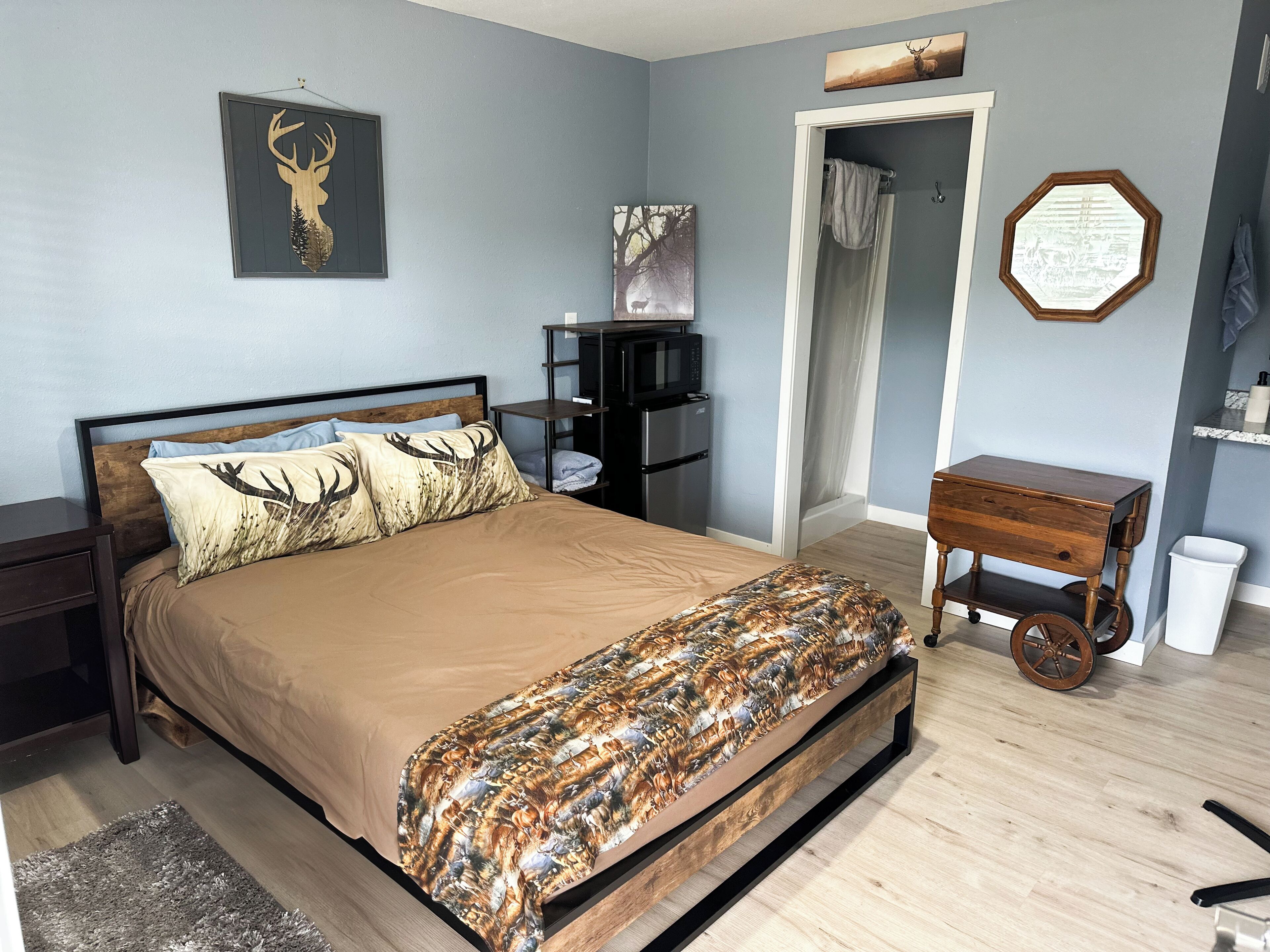 1 bedroom, bed sheets