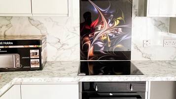 House | Private kitchen | Fridge, microwave, oven, stovetop