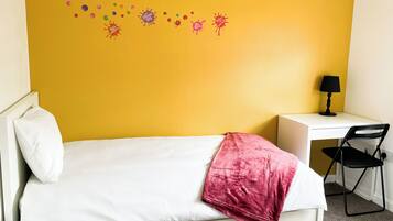 House | 3 bedrooms, iron/ironing board, free WiFi, bed sheets