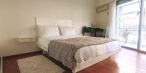 1 bedroom, iron/ironing board, WiFi, bed sheets - Bee Home - Apartment in Kypseli Central Athens (Kypseli Athens)