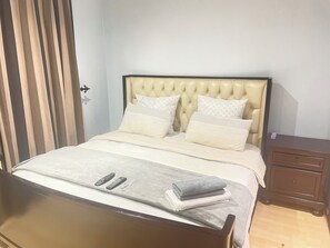 5 Schlafzimmer, Bügeleisen/Bügelbrett, WLAN