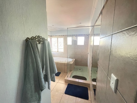 タオル、トイレットペーパー. Afrimark Accommodations