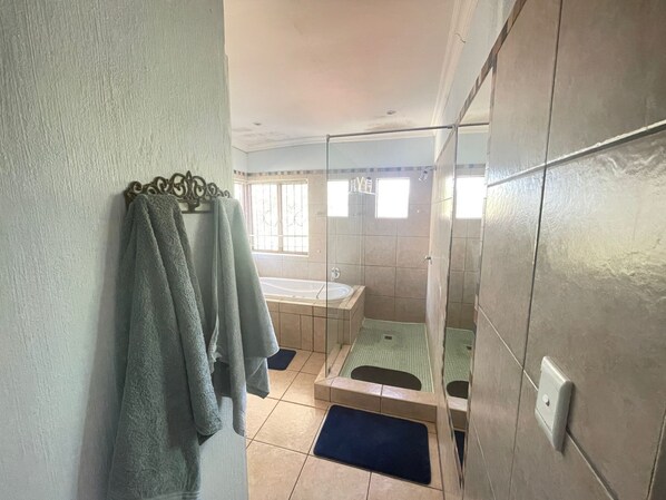 Toallas y papel de baño
