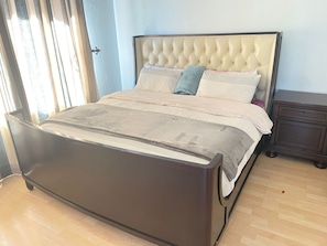 5 bedrooms, iron/ironing board, WiFi, bed sheets