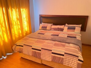 5 chambres, fer et planche à repasser, Wi-Fi, draps fournis