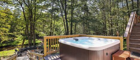Outdoor spa tub