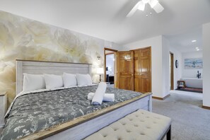 6 Schlafzimmer, Schreibtisch, Bügeleisen/Bügelbrett, Reisekinderbett