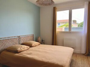 4 Schlafzimmer, Bügeleisen/Bügelbrett