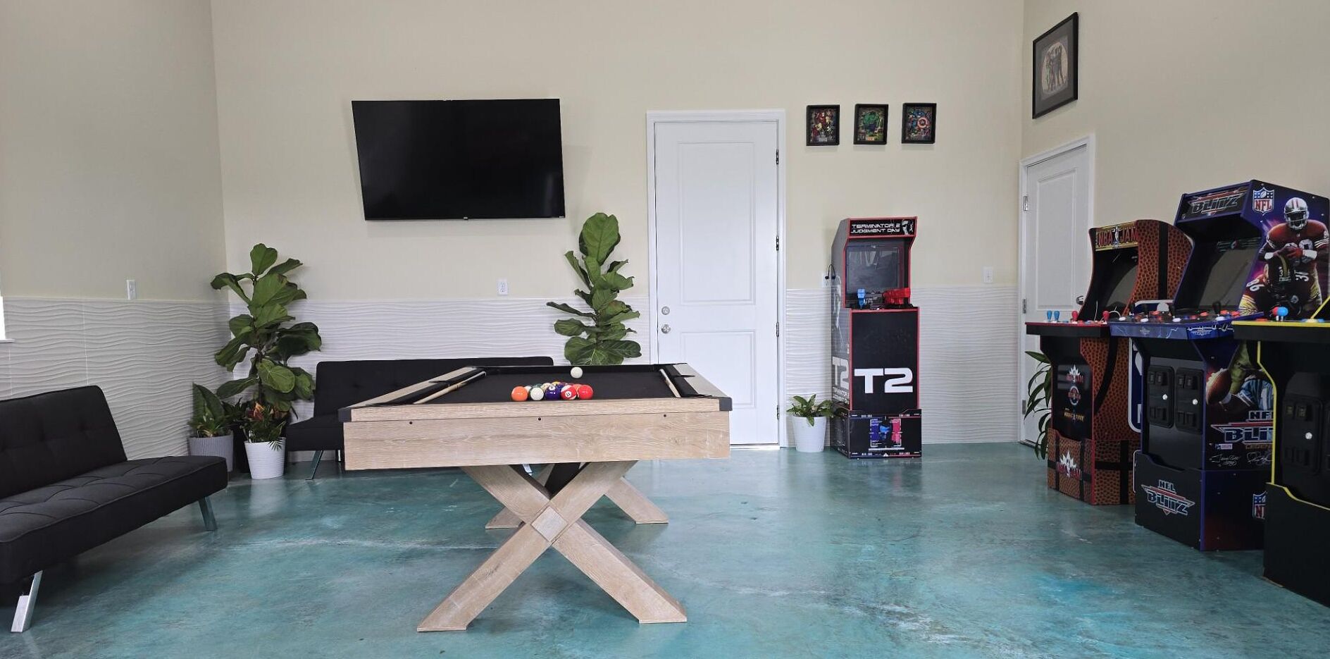 House, Multiple Beds (It's A Wonderful Life) | Game room