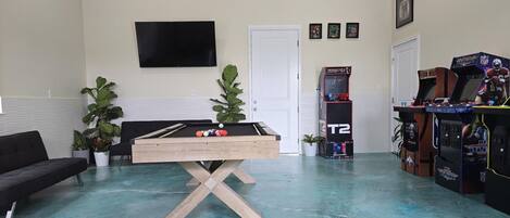 House, Multiple Beds (It's A Wonderful Life) | Game room