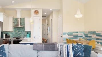 House, Multiple Beds (It's A Wonderful Life) | Living area