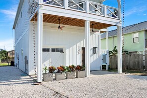 House, Multiple Beds (It's A Wonderful Life) | Exterior