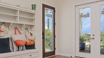 Nhà, nhiều giường (It's A Wonderful Life) | Nội thất