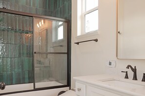 House, Multiple Beds (It's A Wonderful Life) | Bathroom - It's A Wonderful Life (Port St. Joe)