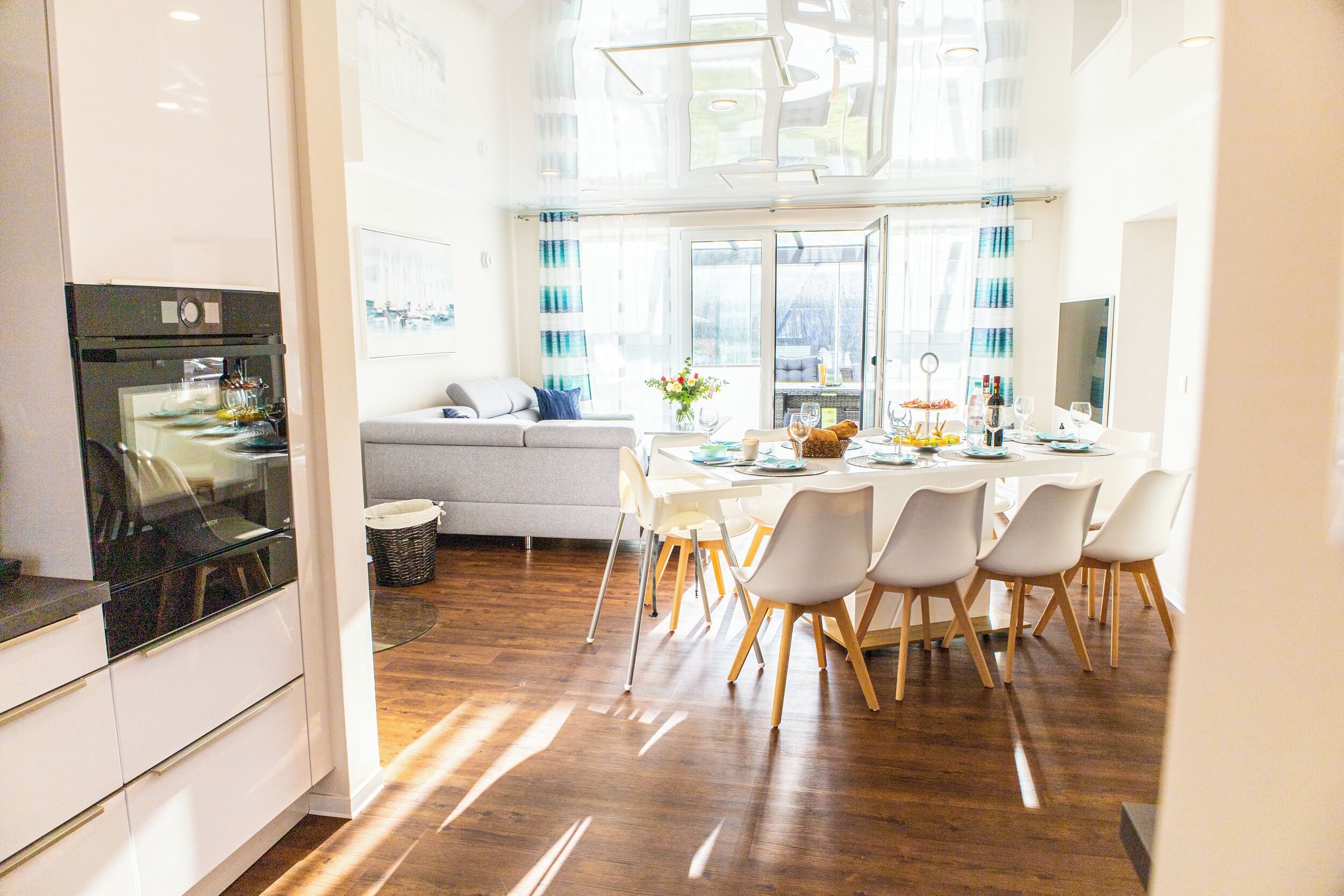 Villa - utsikt mot trädgården | Matservice på rummet