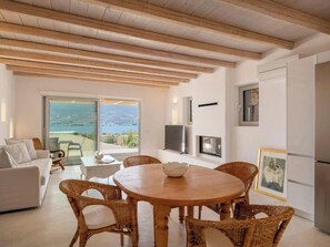 Villa – deluxe, flere senger, sjøutsikt, ved basseng | Spisestue