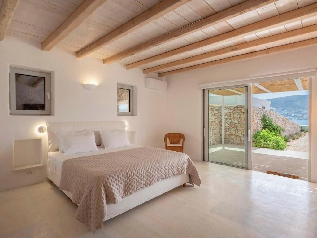 Deluxe-Villa, 2 Queen-Betten, Meerblick, Poolseite | Zimmersafe, individuell dekoriert, individuell eingerichtet