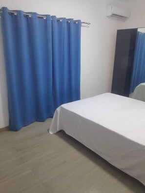 3 habitaciones, escritorio, tabla de planchar con plancha y wifi gratis 