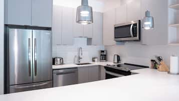 Condo | Cozinha privada | Geladeira, micro-ondas, fogão, cooktop