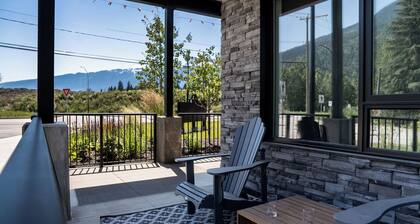 Rustic Retreat by Revelstoke Vacations
