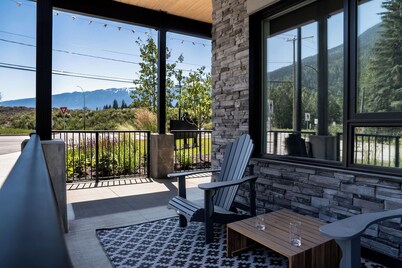Rustic Retreat by Revelstoke Vacations