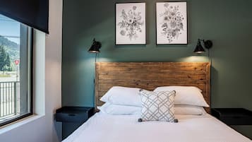 Condo | Free WiFi, bed sheets