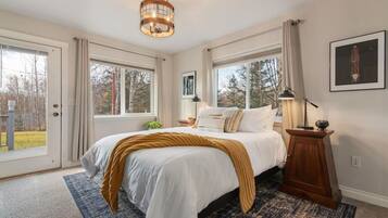 3 bedrooms, desk, WiFi, bed sheets