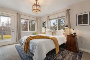 3 bedrooms, desk, WiFi, bed sheets