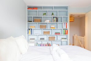 2 bedrooms, WiFi, bed sheets