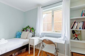 2 bedrooms, WiFi, bed sheets - Charming 2BD Canal-Side Home in East London (London)
