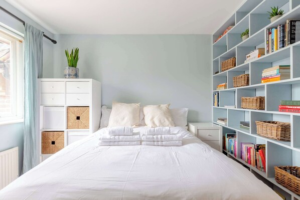 2 bedrooms, WiFi, bed sheets