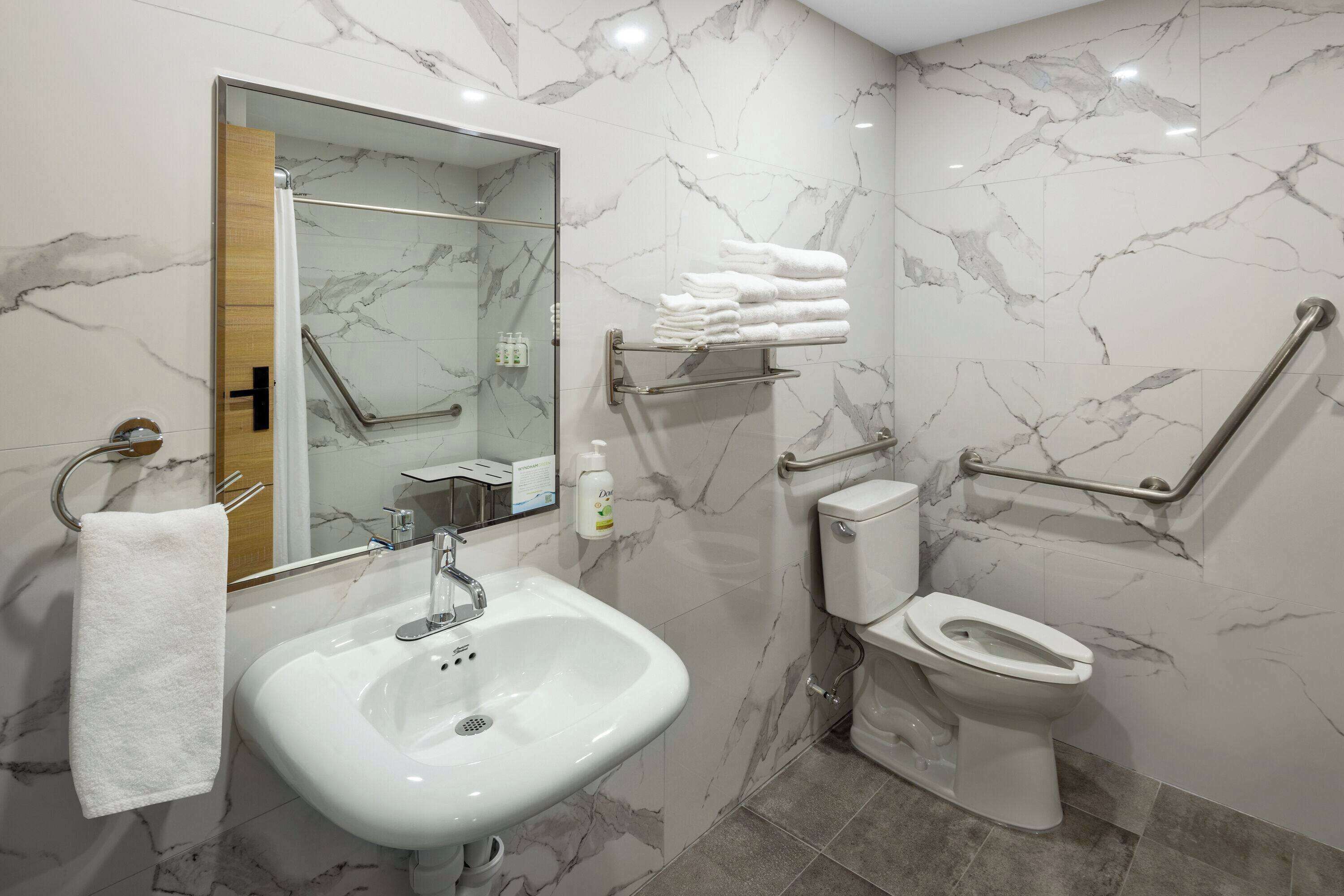 Photo - Baymont By Wyndham West Edmonton