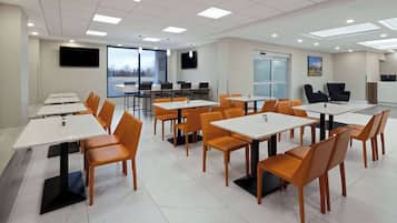 Free daily continental breakfast