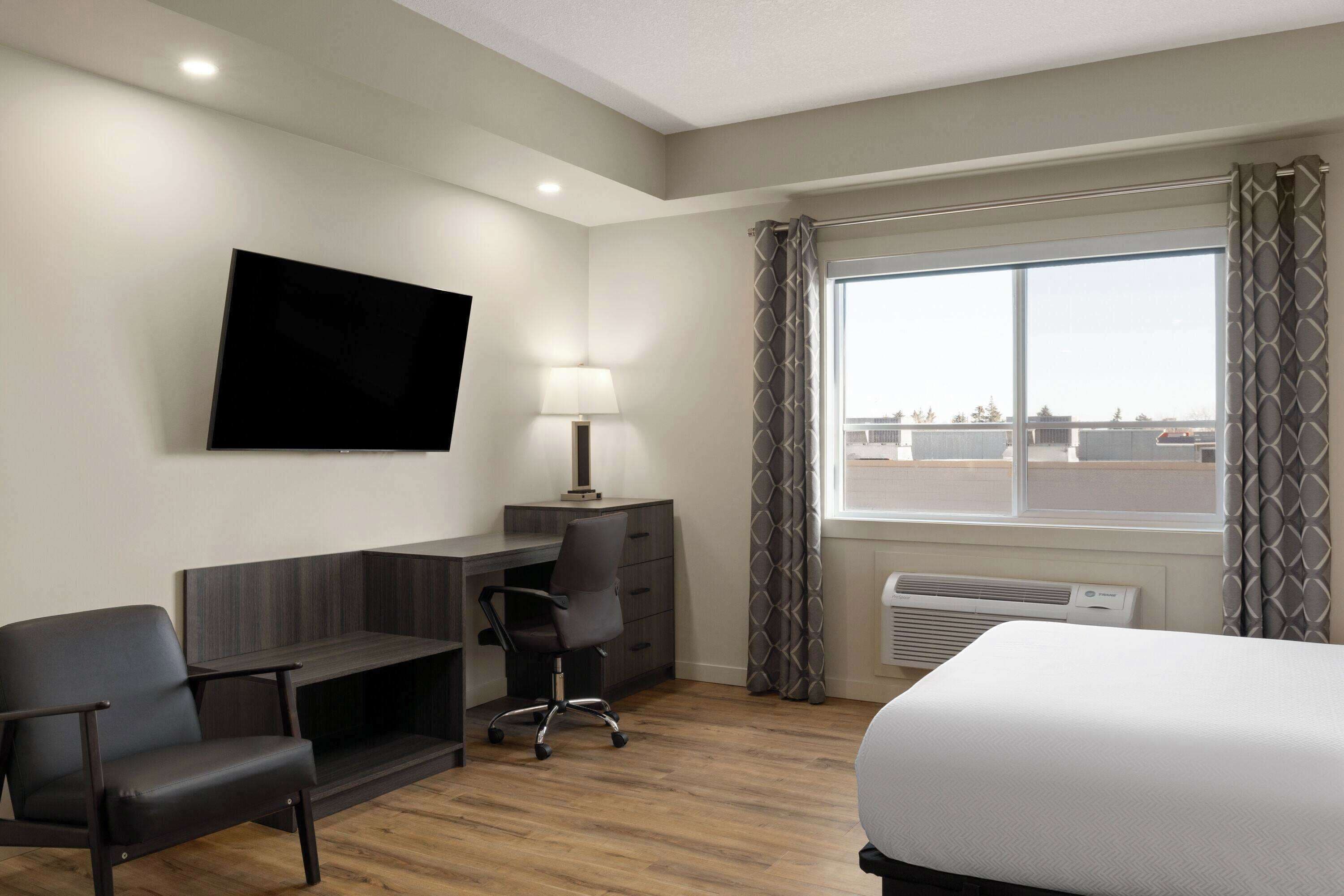 Photo - Baymont By Wyndham West Edmonton