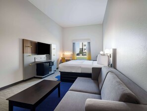 Individually decorated, individually furnished, desk, laptop workspace - Microtel Inn & Suites By Wyndham Amarillo West (Amarillo)