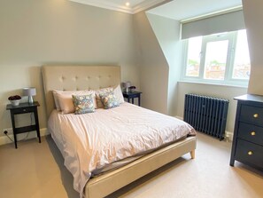 2 間睡房、書桌、熨斗/熨衫板、Wi-Fi