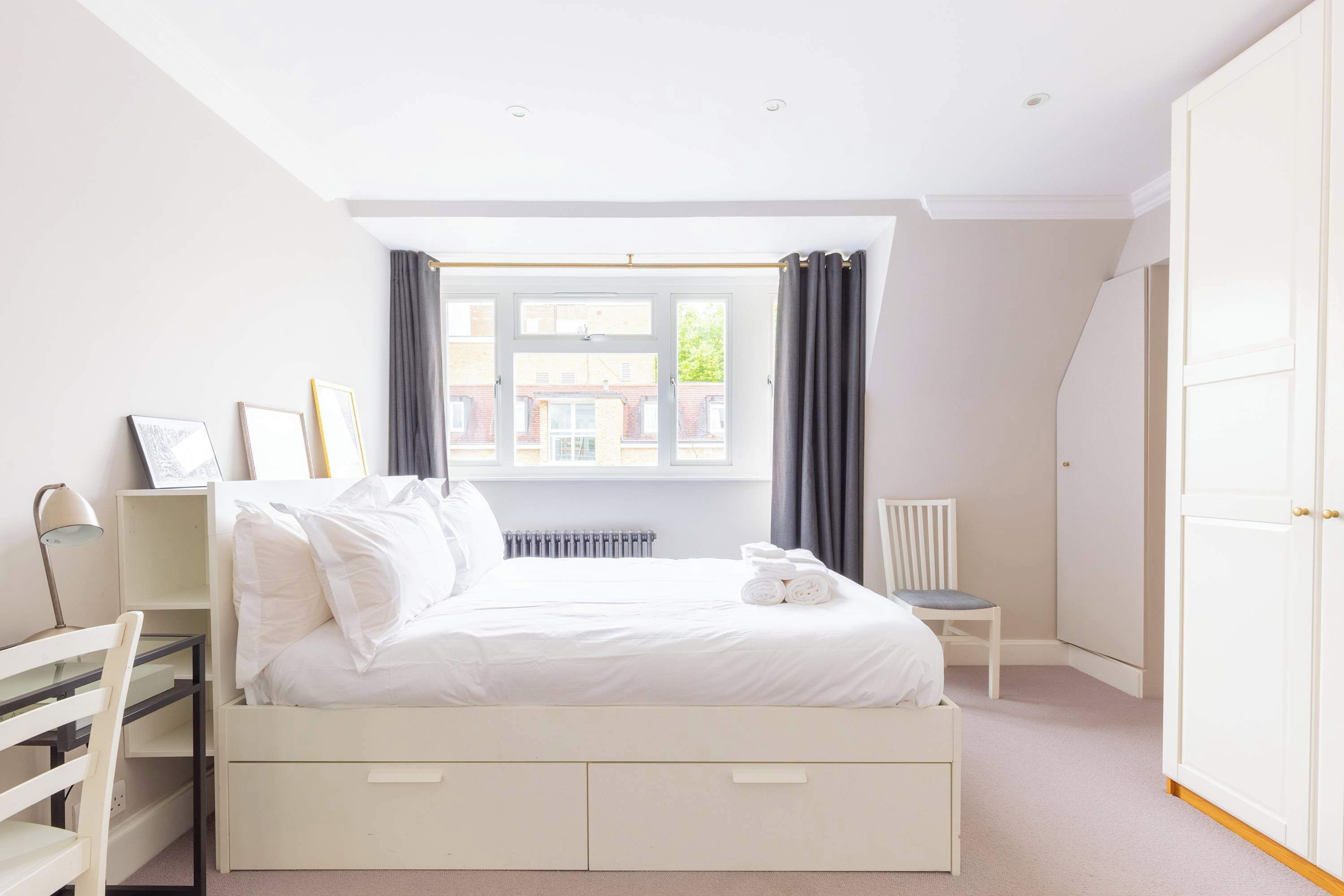 2 Schlafzimmer, Schreibtisch, Bügeleisen/Bügelbrett, WLAN