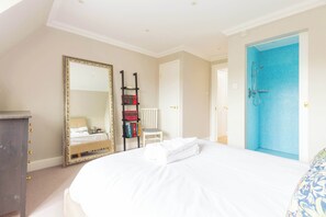 2 Schlafzimmer, Schreibtisch, Bügeleisen/Bügelbrett, WLAN