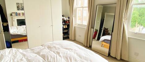 3 Schlafzimmer, Schreibtisch, Bügeleisen/Bügelbrett, WLAN