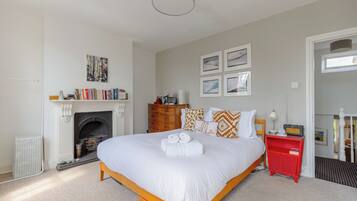 3 bedrooms, desk, iron/ironing board, WiFi