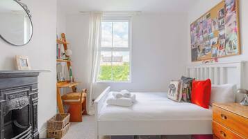 3 bedrooms, desk, iron/ironing board, WiFi
