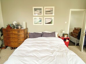 3 bedrooms, desk, iron/ironing board, WiFi