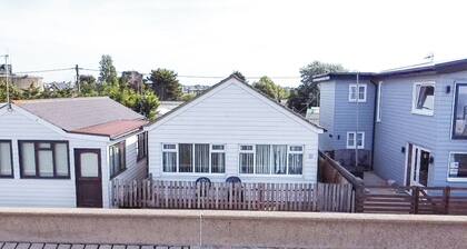 Sea Views & Chic 2-Bed Retreat by the Coast