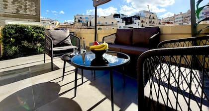 Sliema Unique 4 Bedroom Townhouse Off The Beach