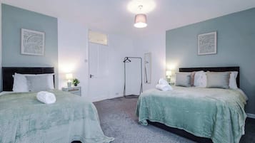 2 habitaciones, tabla de planchar con plancha, wifi y ropa de cama