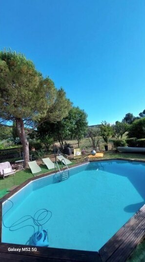 Outdoor pool - Bright, quiet apartment with private pool (Vaison-la-Romaine)