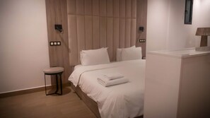 6 bedrooms, free WiFi, bed sheets - Luxury Villa in Marrakech with Pool, Jacuzzi, and Atlas Mountain Views (Marrakech)