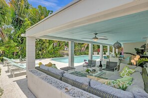 Outdoor dining - New! Waterfront Heated Pool, Pier, 2mi to Beach (Oakland Park)