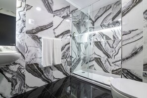 Bathroom - The Rock Hostel (Ponta Delgada)